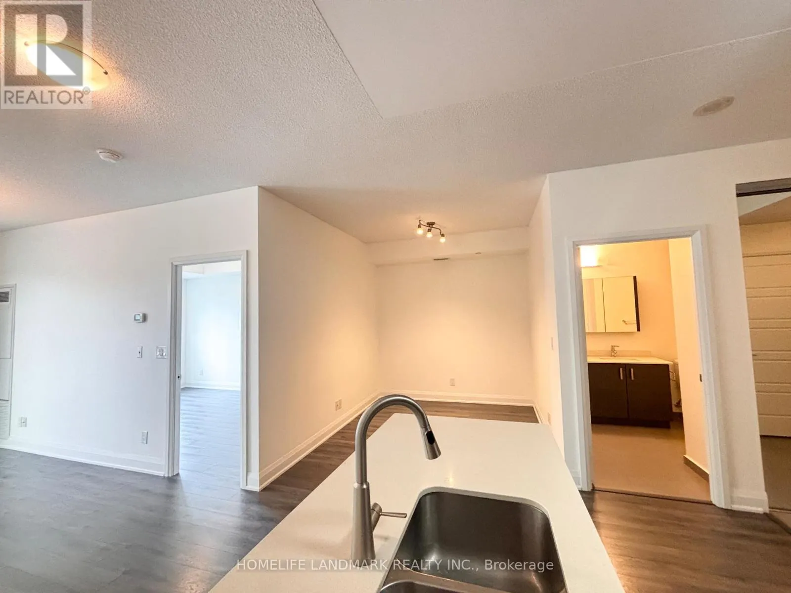 207 - 1 UPTOWN DRIVE