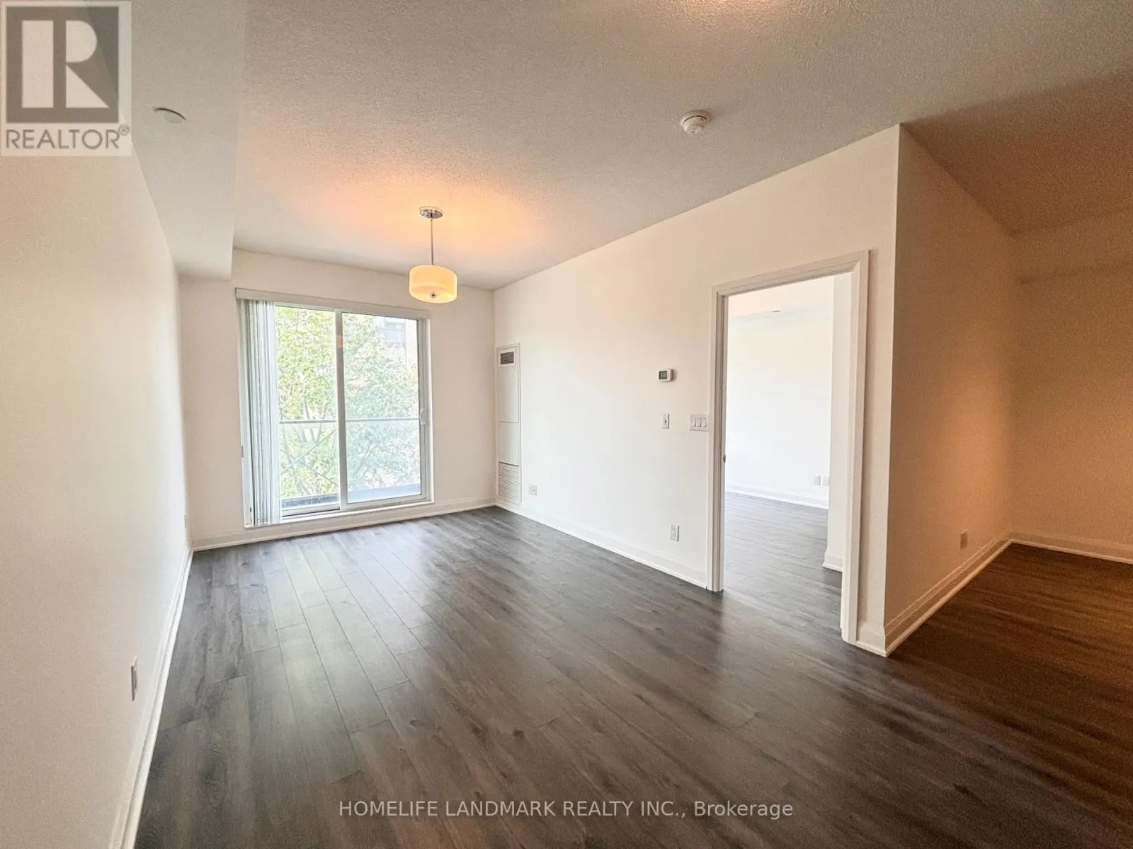 207 - 1 UPTOWN DRIVE