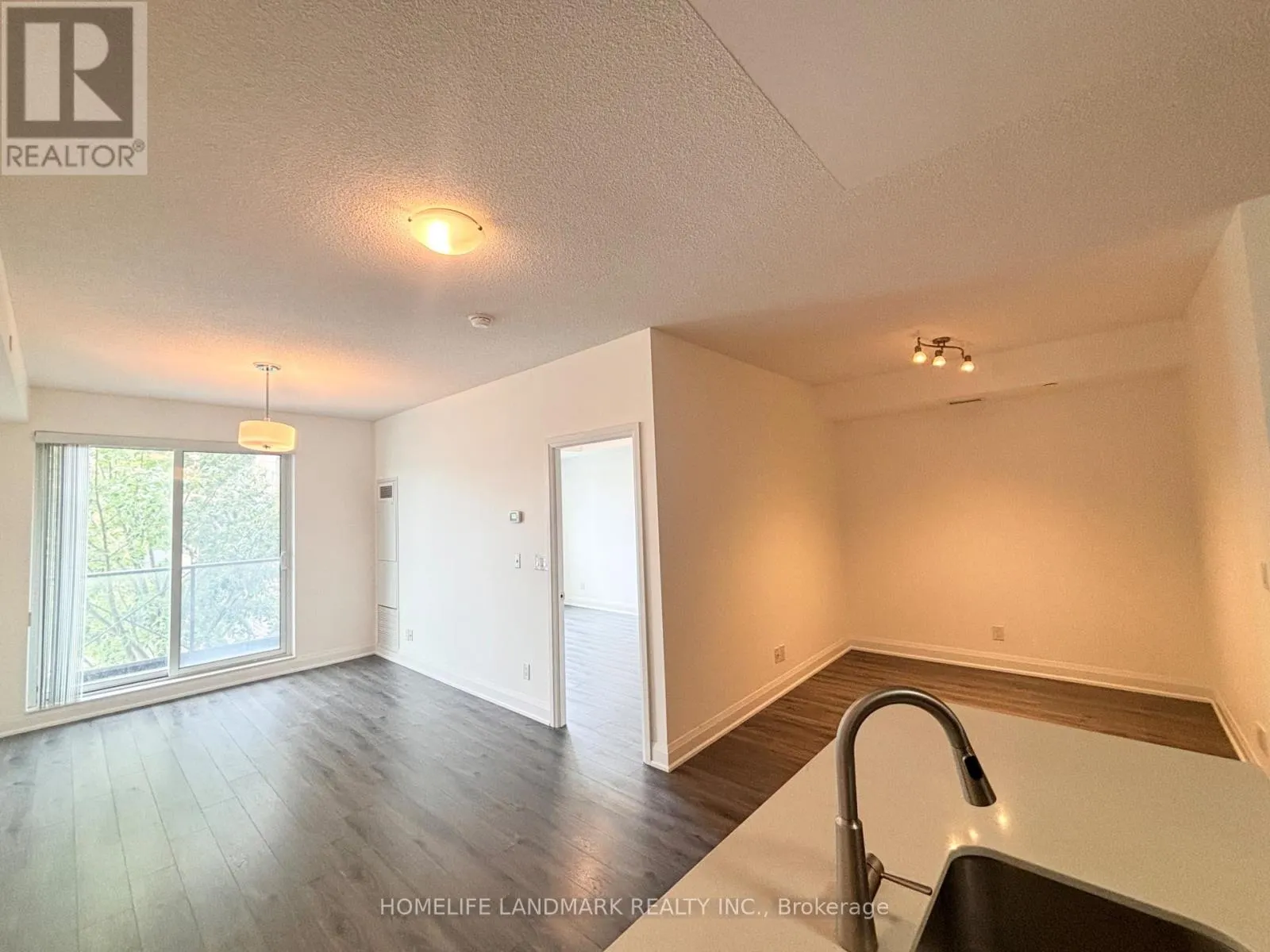 207 - 1 UPTOWN DRIVE