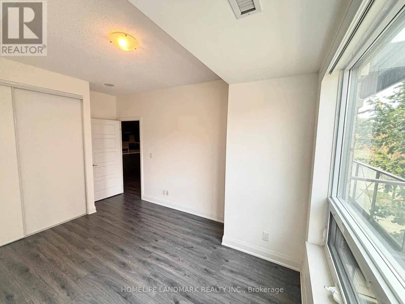 207 - 1 UPTOWN DRIVE