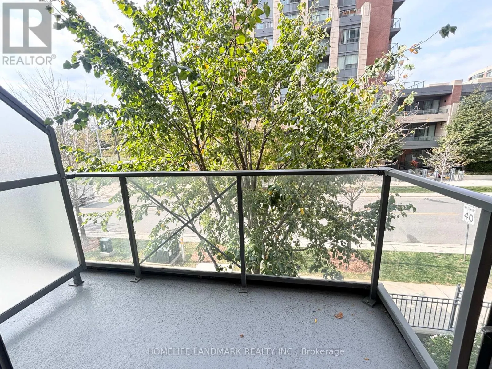 207 - 1 UPTOWN DRIVE