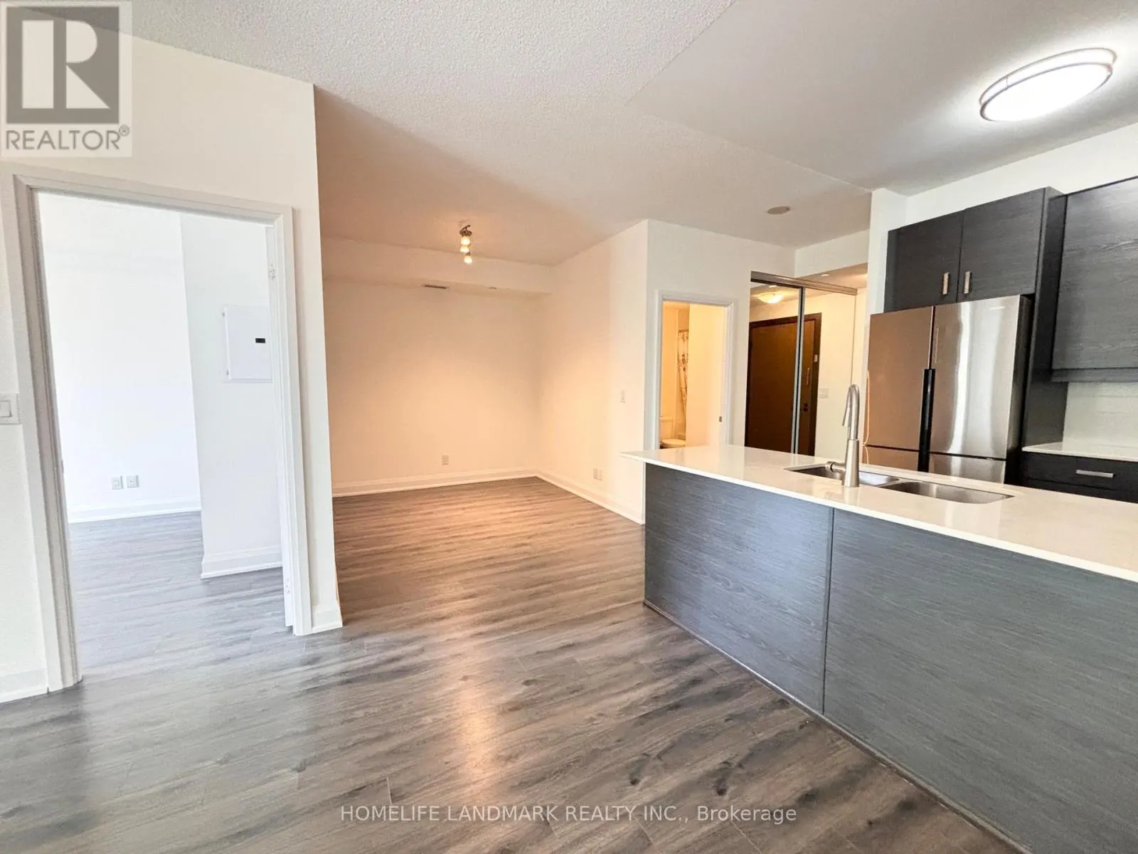 207 - 1 UPTOWN DRIVE