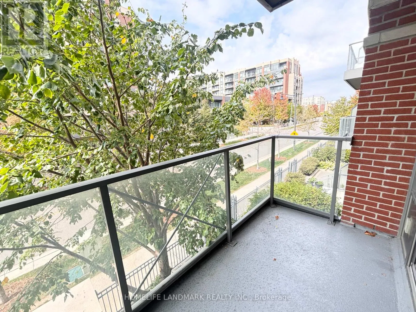 207 - 1 UPTOWN DRIVE