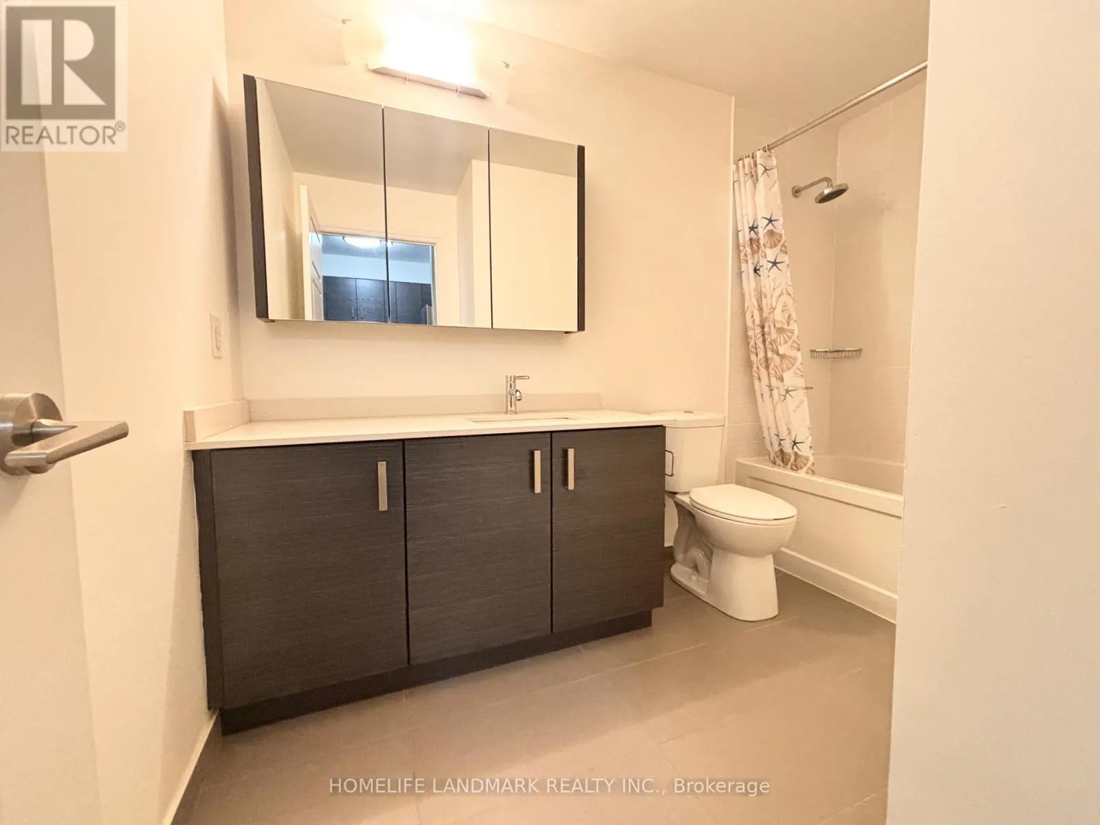 207 - 1 UPTOWN DRIVE