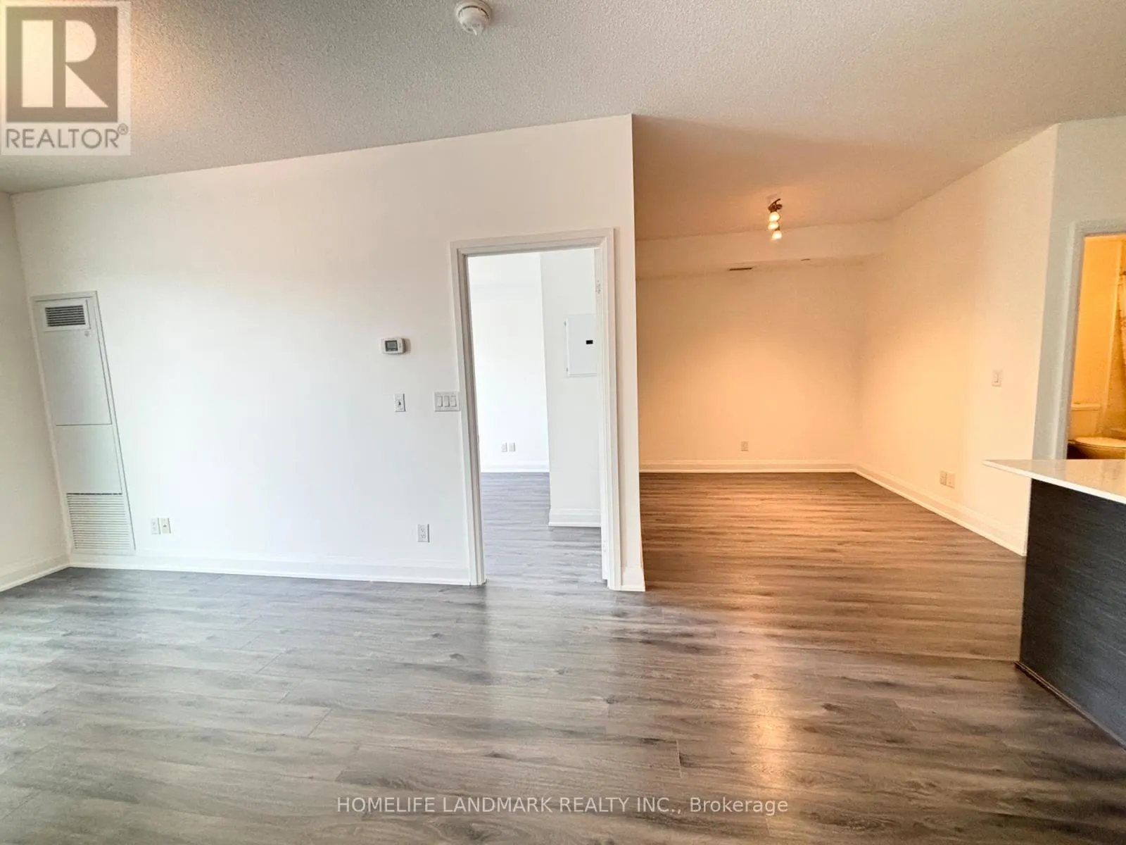 207 - 1 UPTOWN DRIVE