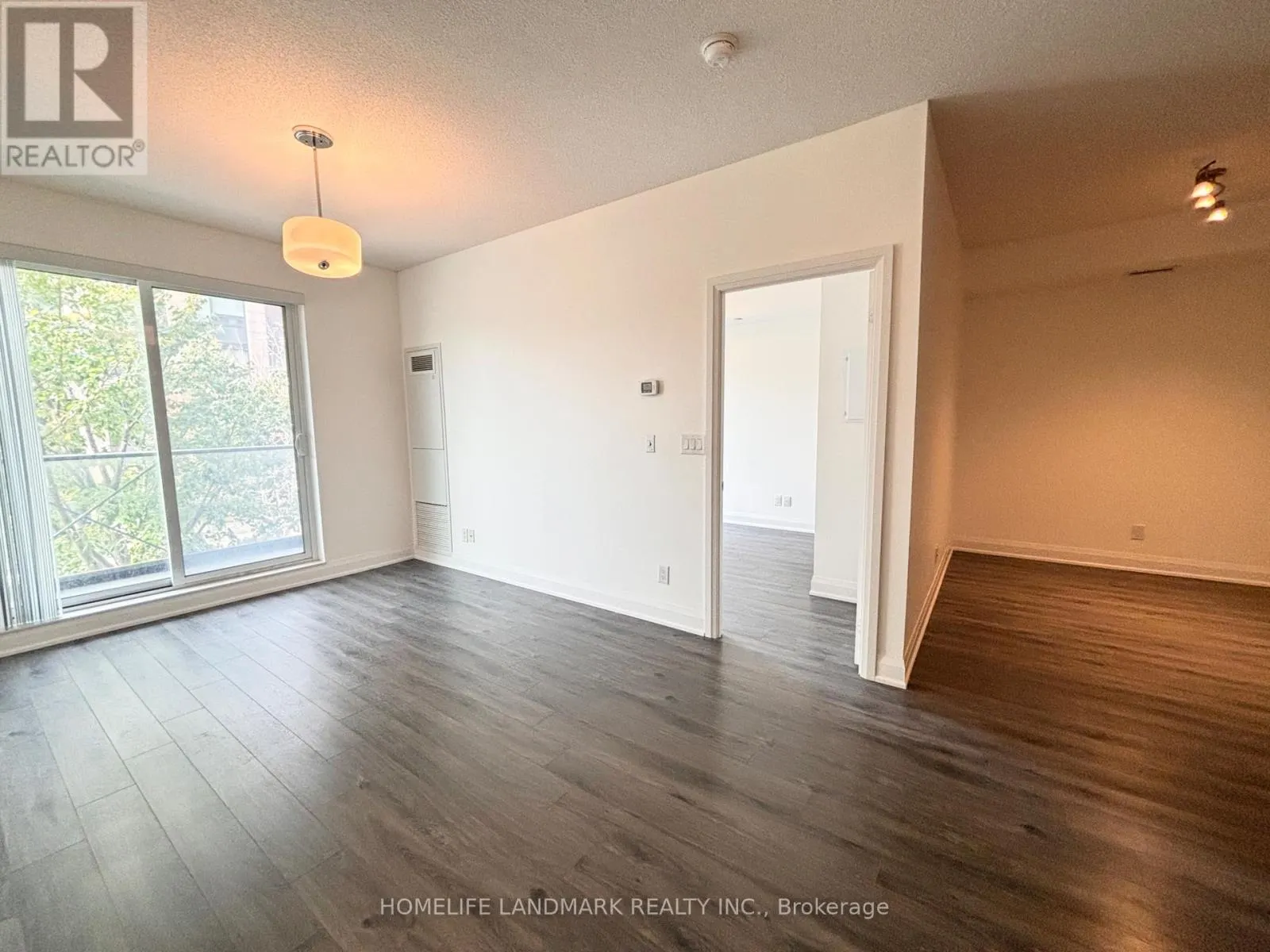 207 - 1 UPTOWN DRIVE