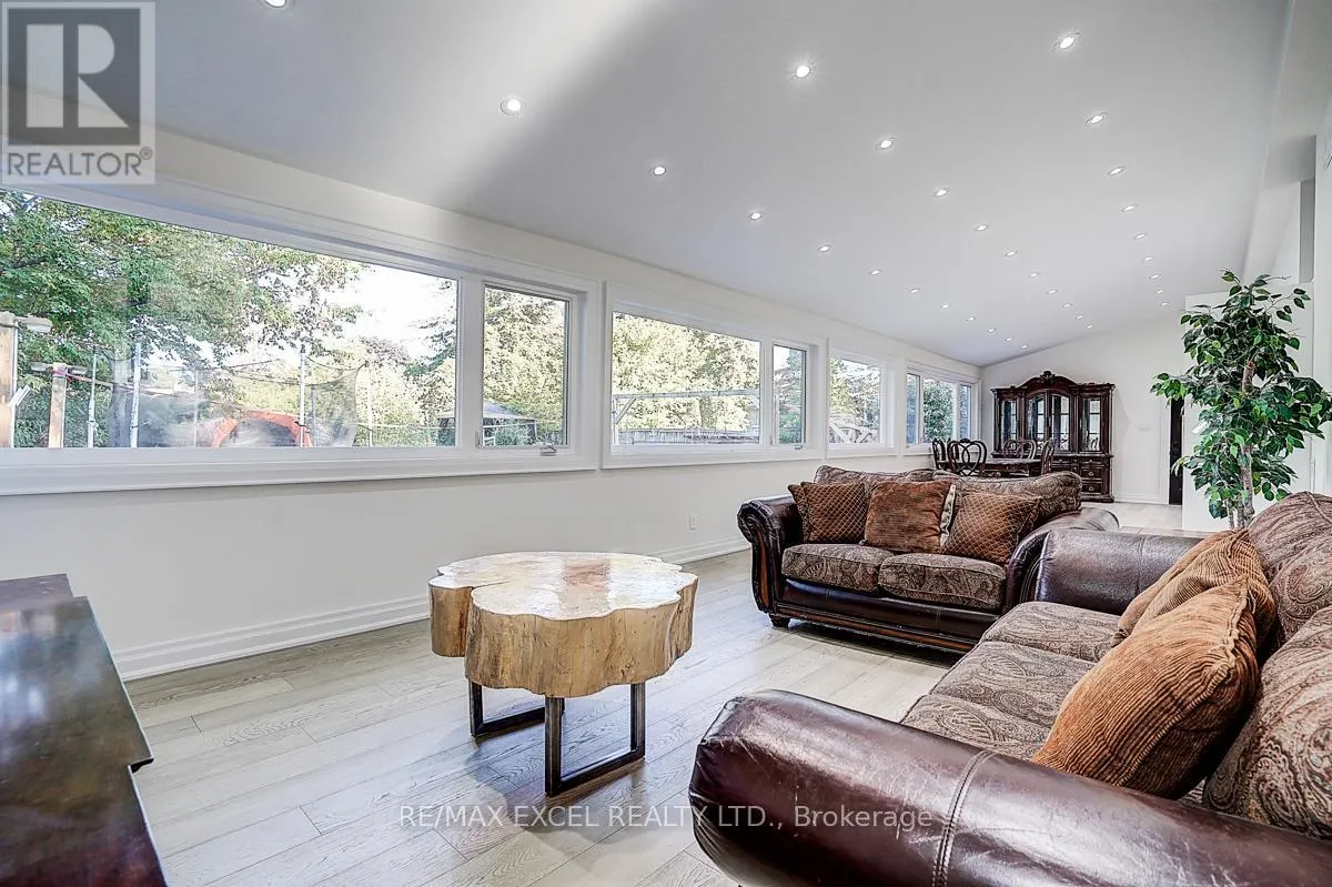 9 OAKCREST AVENUE