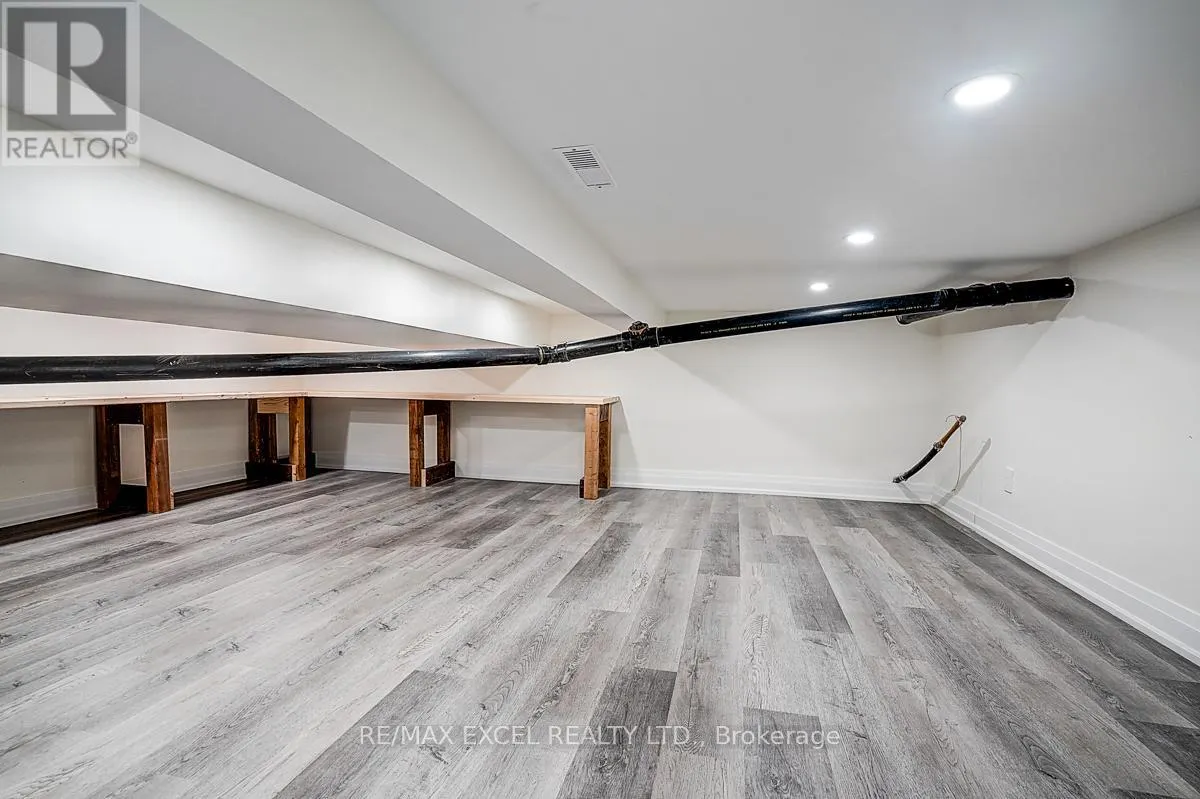 9 OAKCREST AVENUE