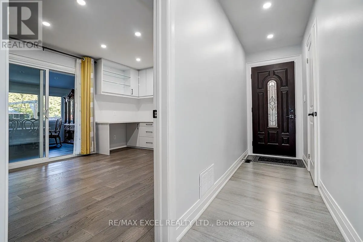 9 OAKCREST AVENUE