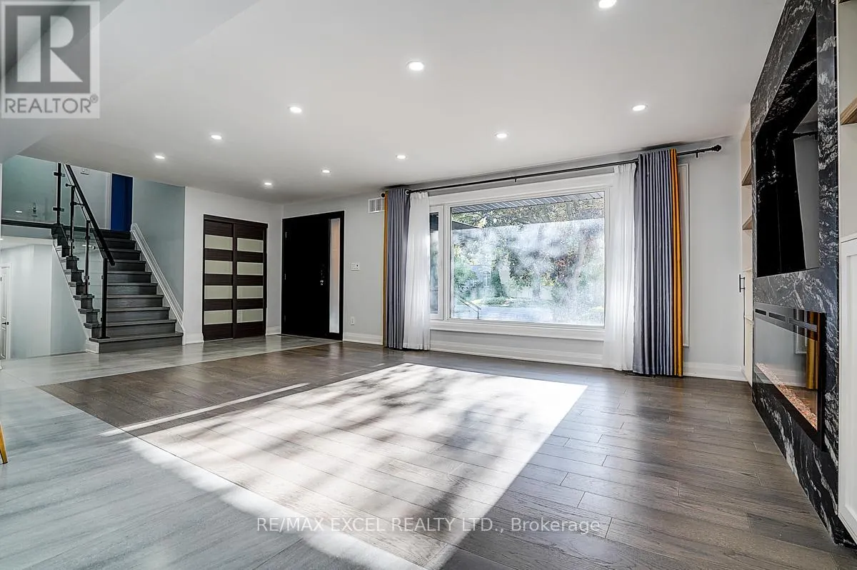 9 OAKCREST AVENUE