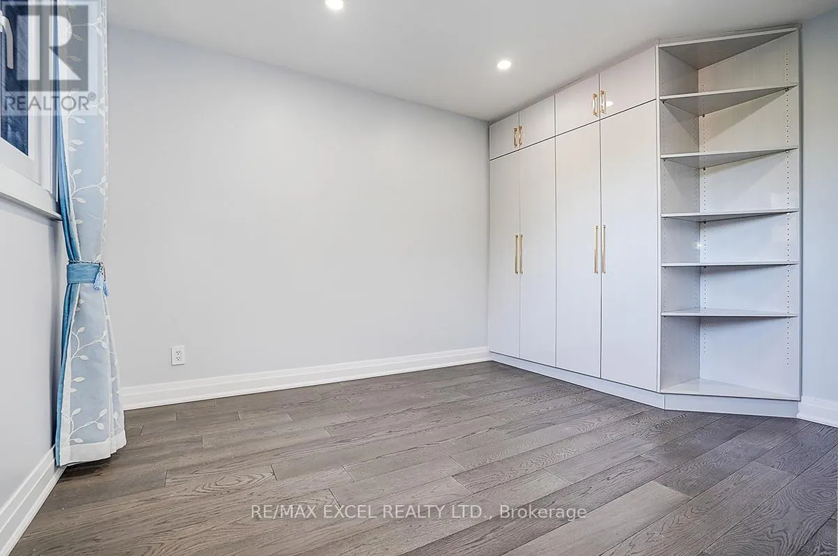 9 OAKCREST AVENUE
