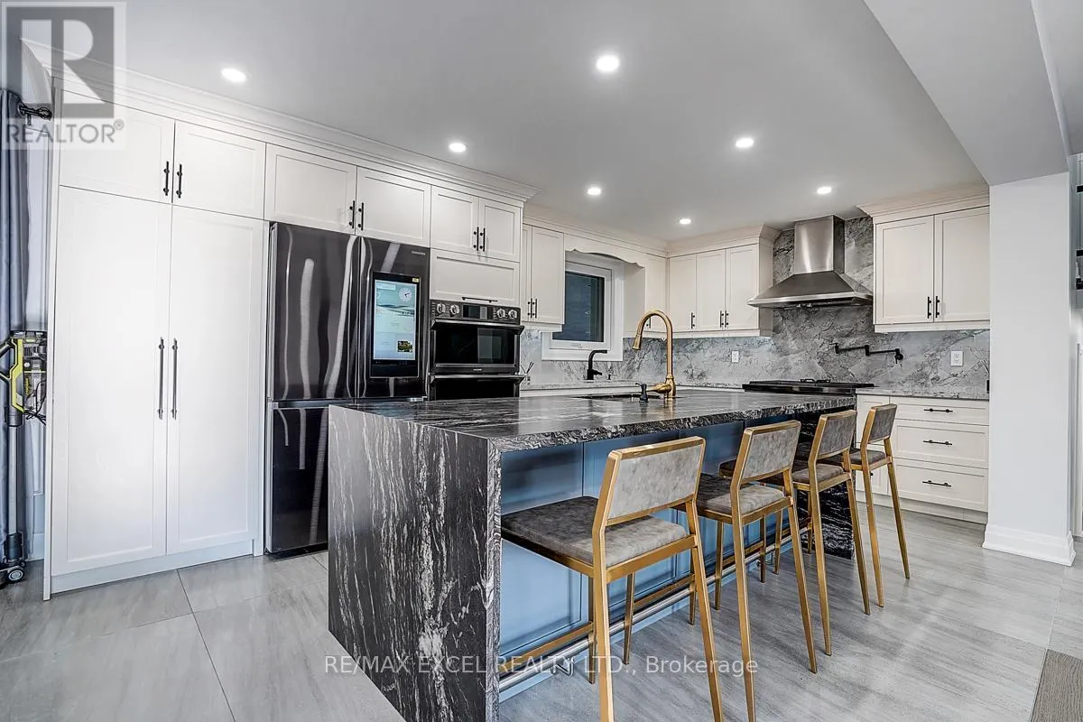 9 OAKCREST AVENUE