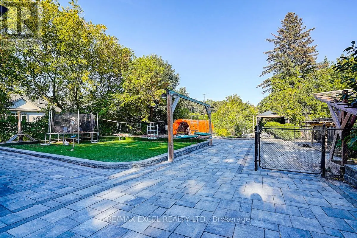9 OAKCREST AVENUE