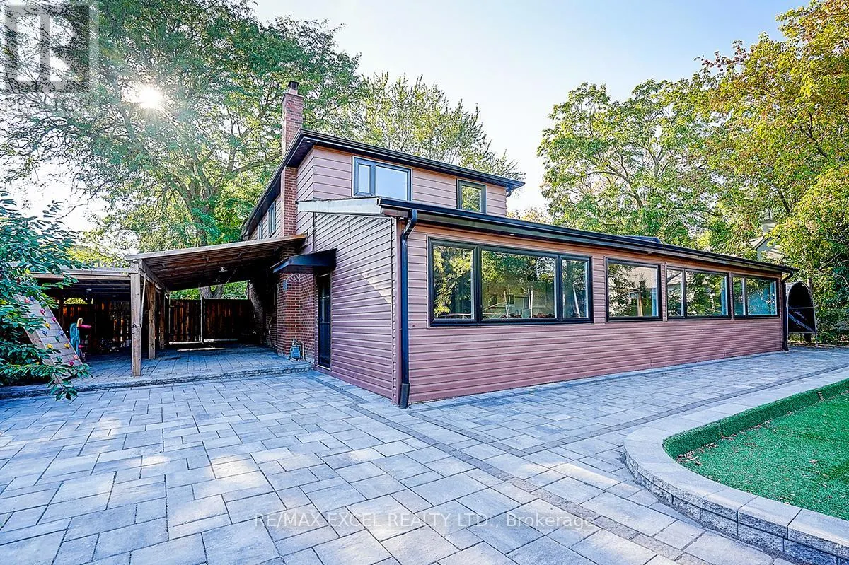 9 OAKCREST AVENUE