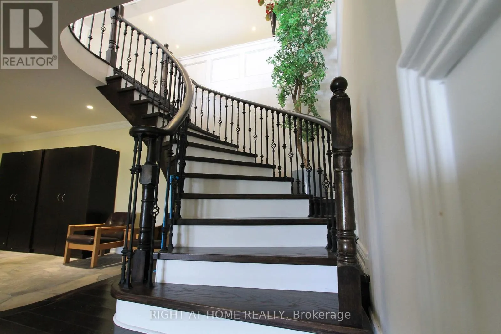 18 MCCOWAN LANE