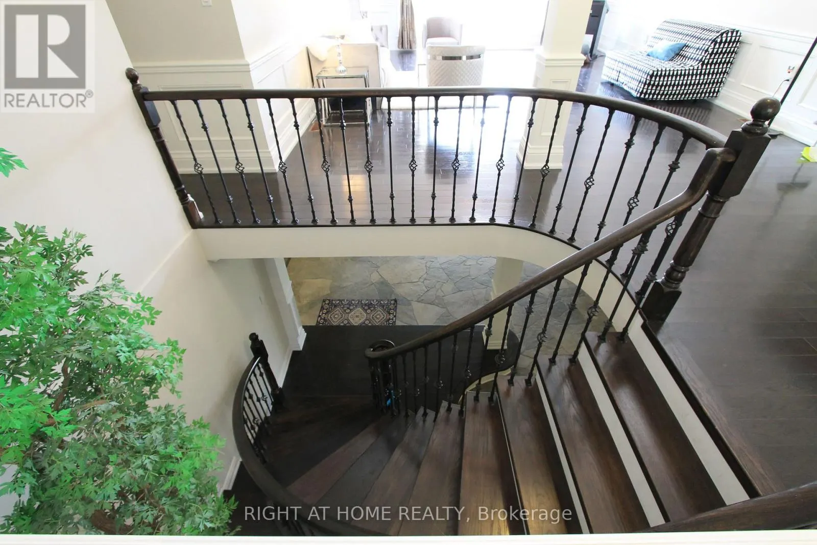18 MCCOWAN LANE