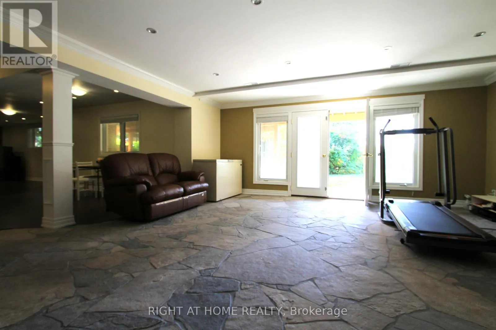 18 MCCOWAN LANE