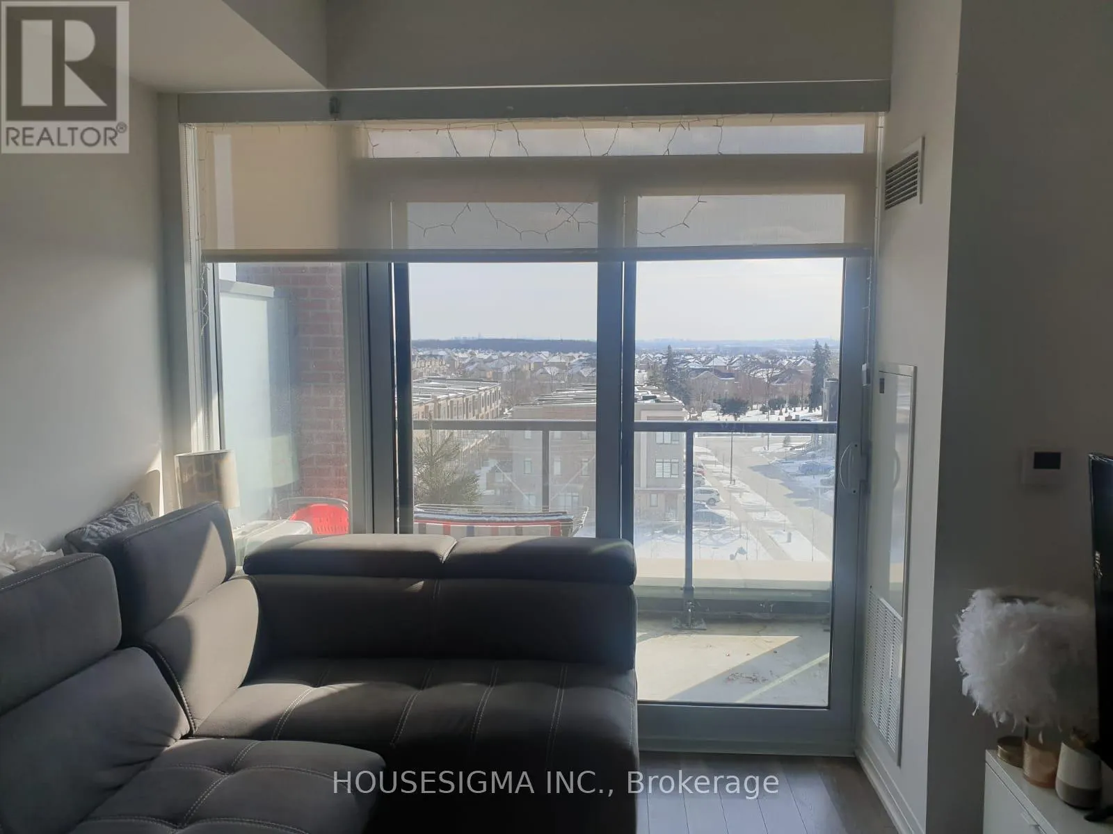 516 - 99 EAGLE ROCK WAY