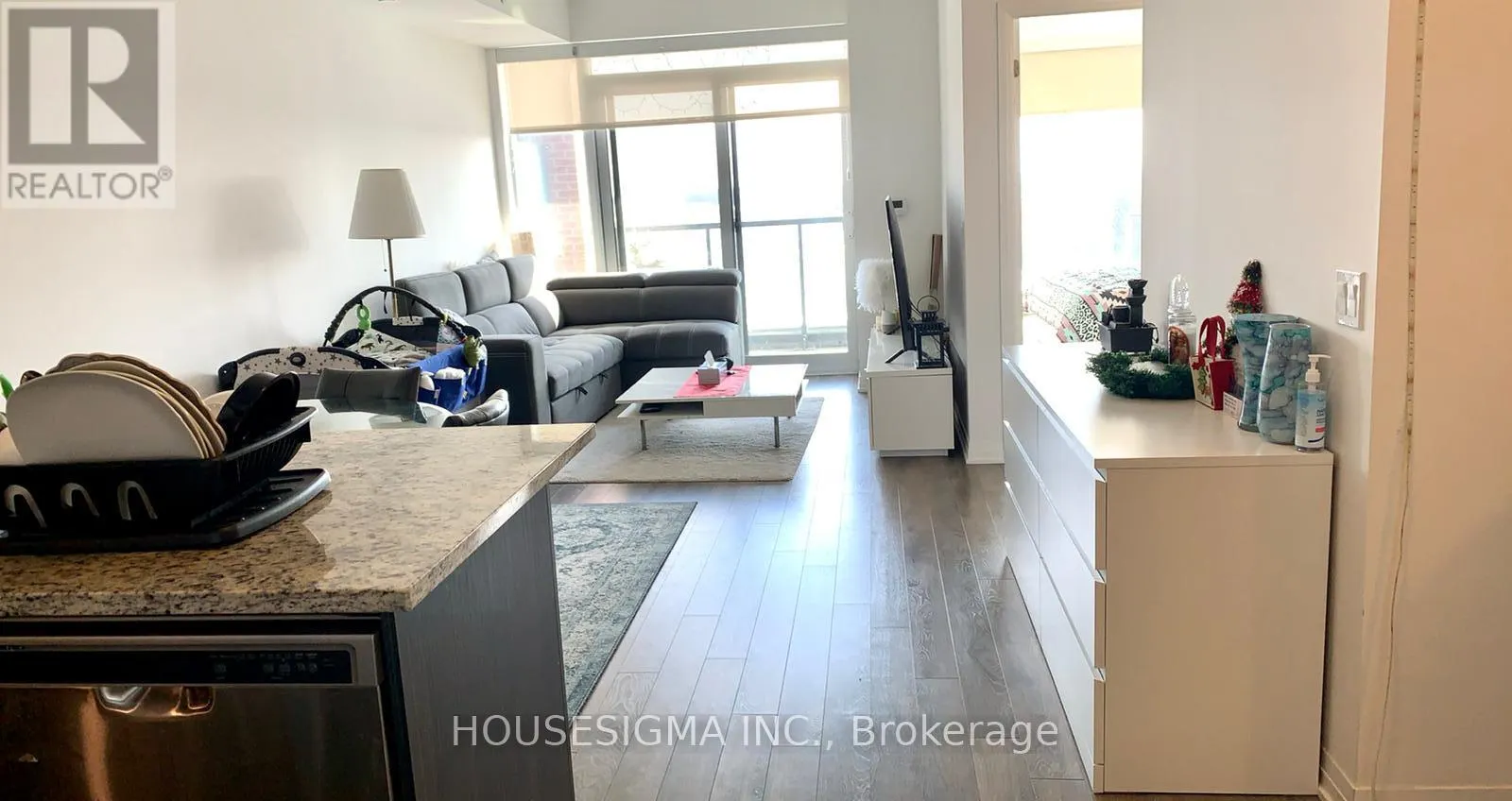 516 - 99 EAGLE ROCK WAY