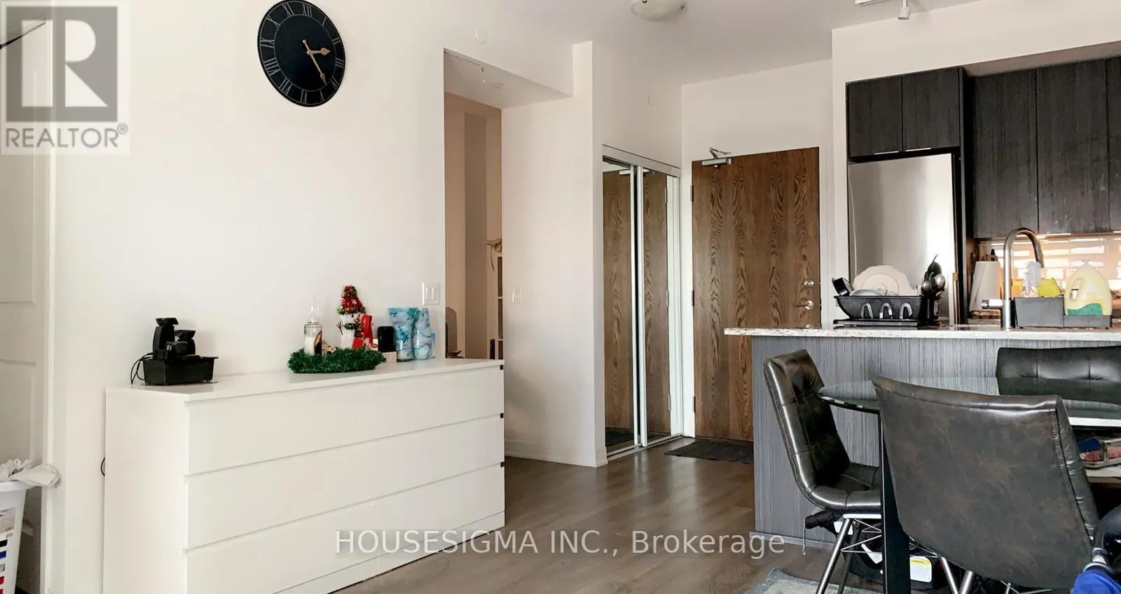 516 - 99 EAGLE ROCK WAY
