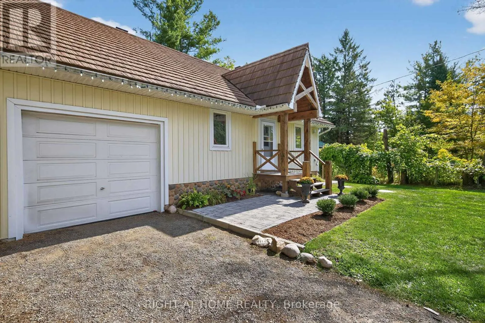 11 NICHOLSON DRIVE