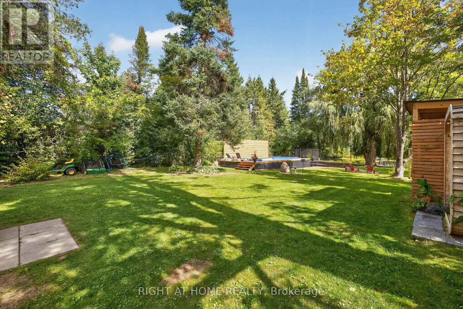 11 NICHOLSON DRIVE