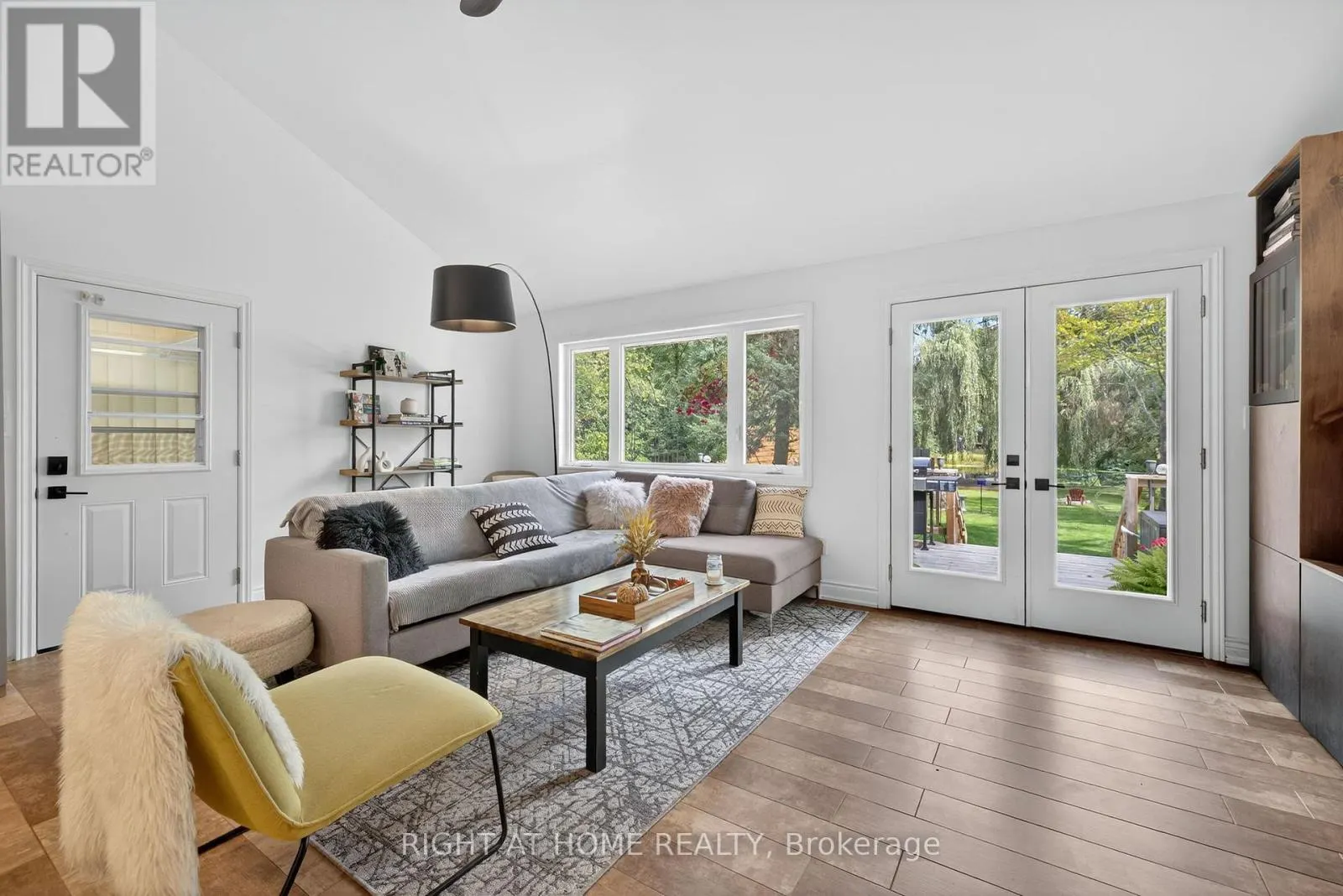 11 NICHOLSON DRIVE