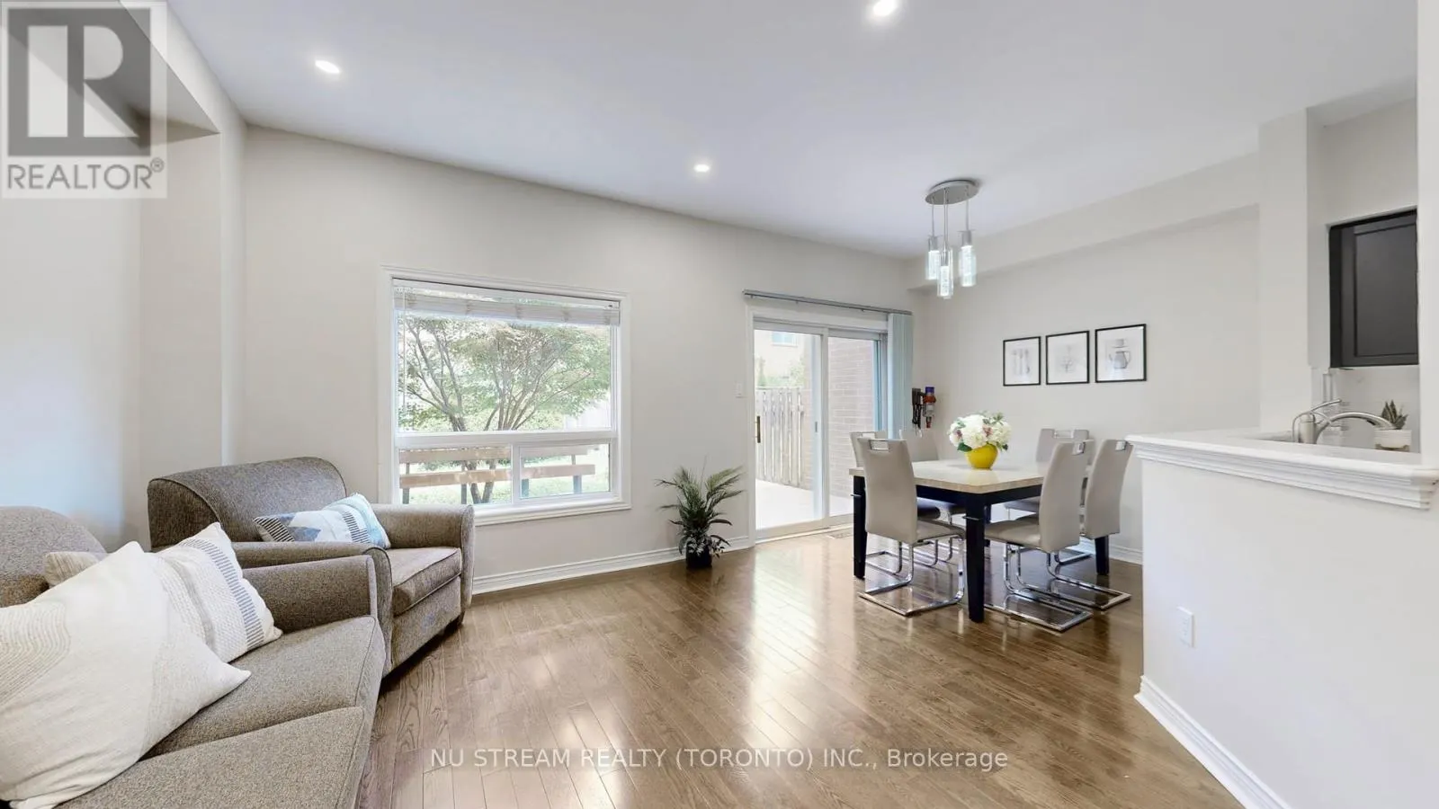 60 NOTTINGHAM DRIVE