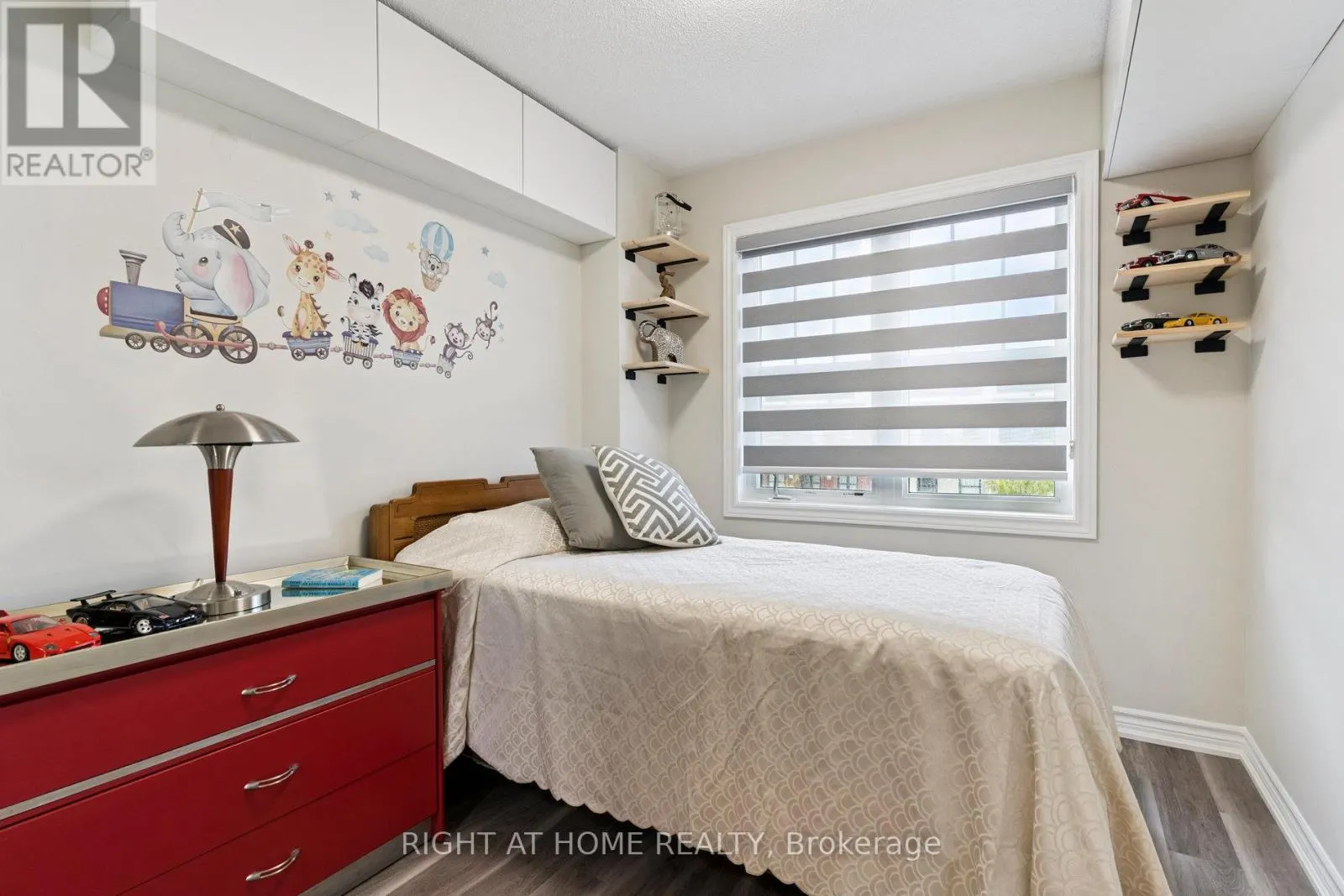 30 BOADWAY CRESCENT