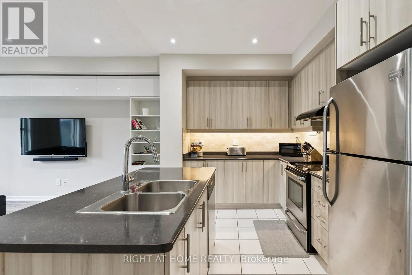 30 BOADWAY CRESCENT