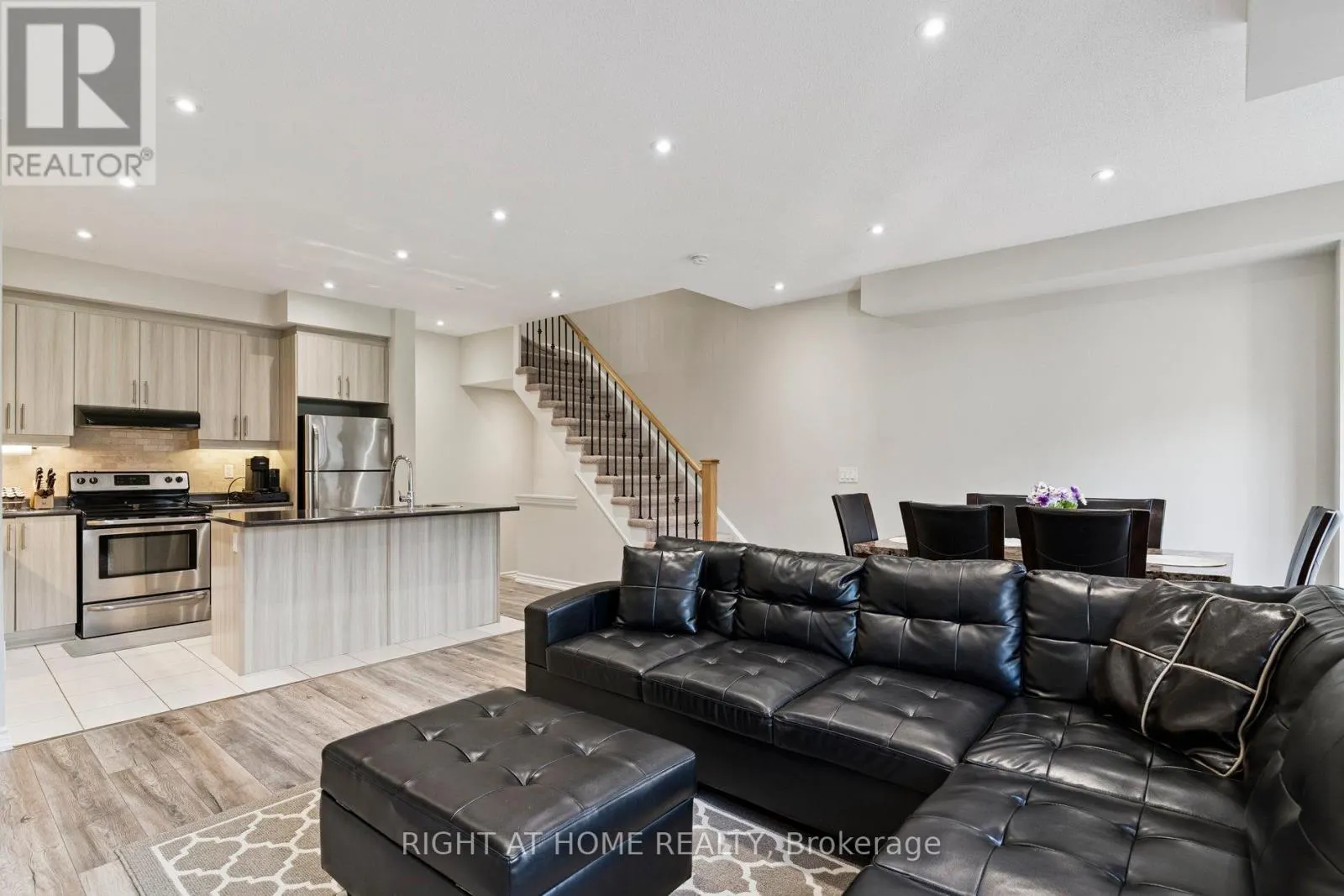 30 BOADWAY CRESCENT