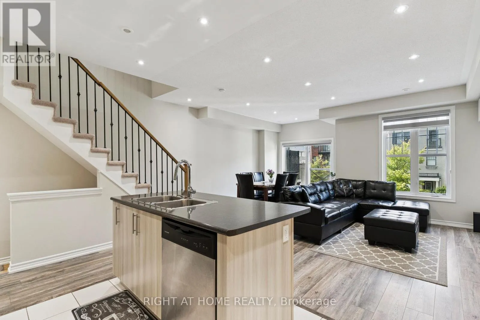 30 BOADWAY CRESCENT