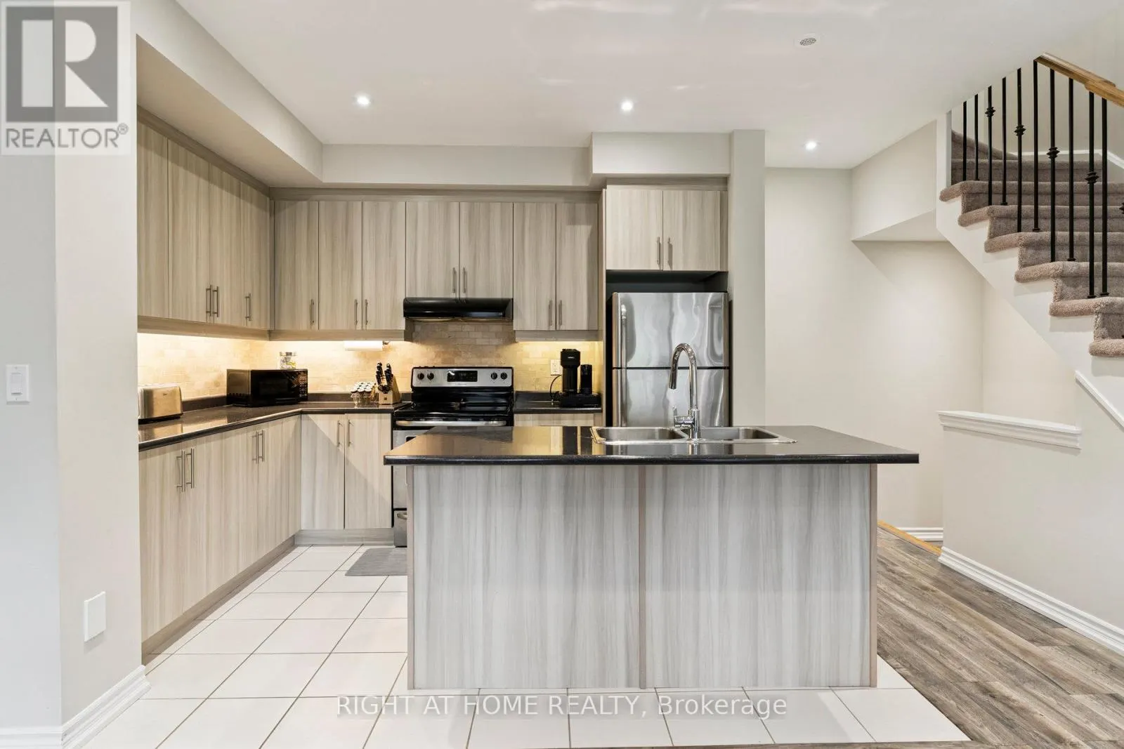 30 BOADWAY CRESCENT