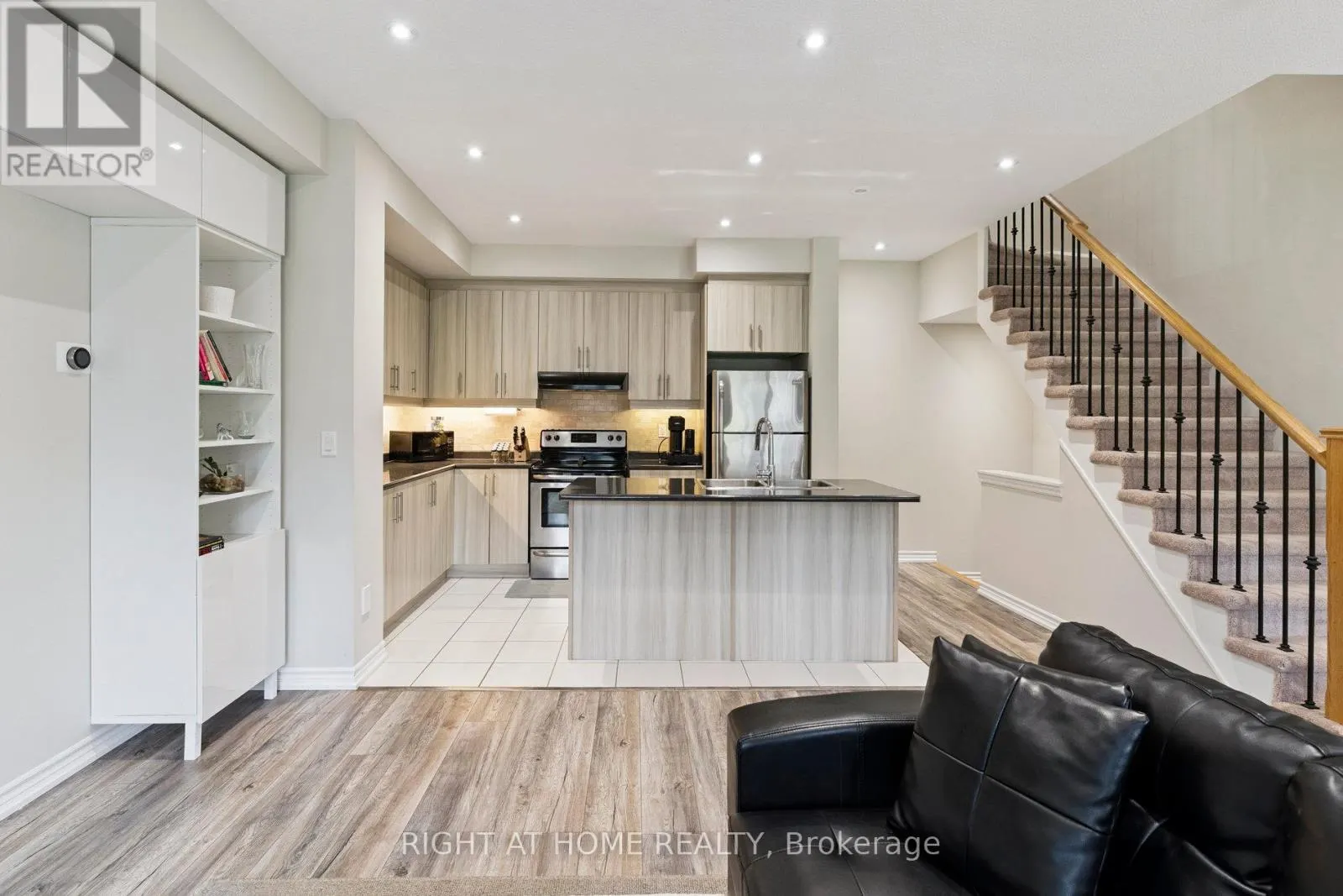 30 BOADWAY CRESCENT