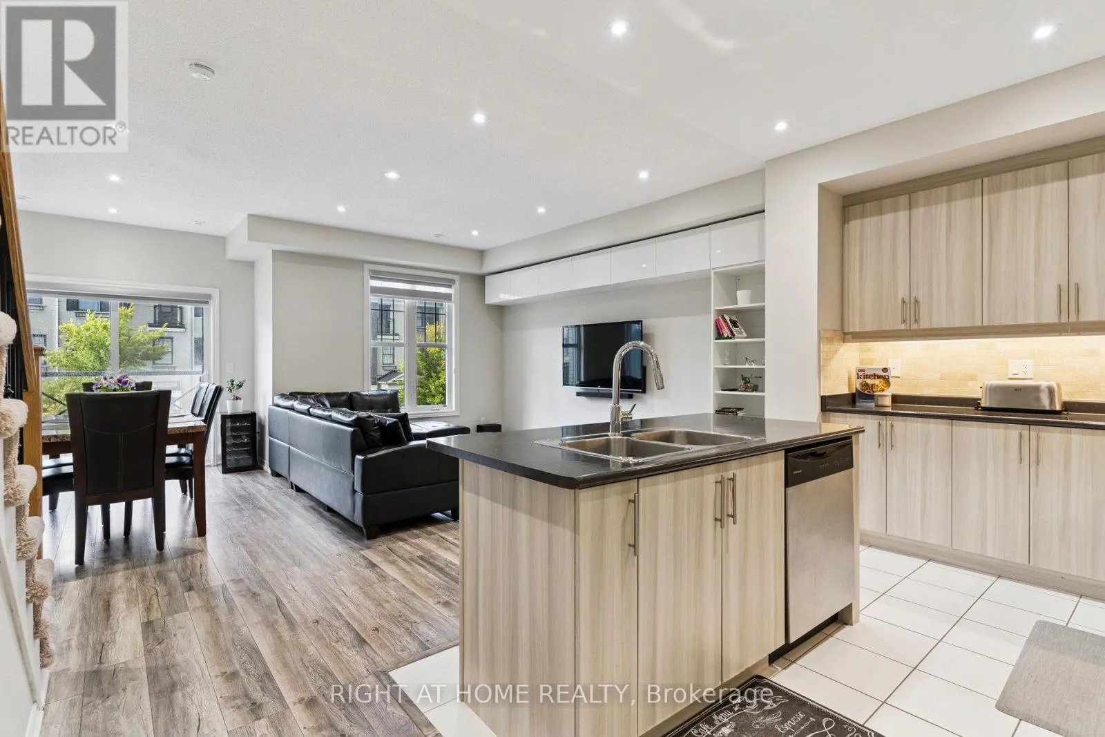 30 BOADWAY CRESCENT