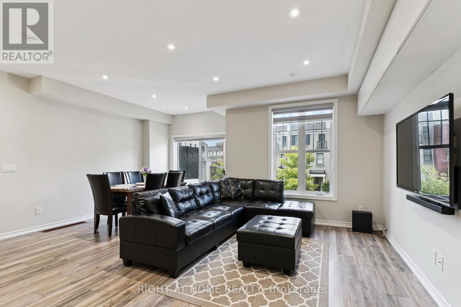 30 BOADWAY CRESCENT