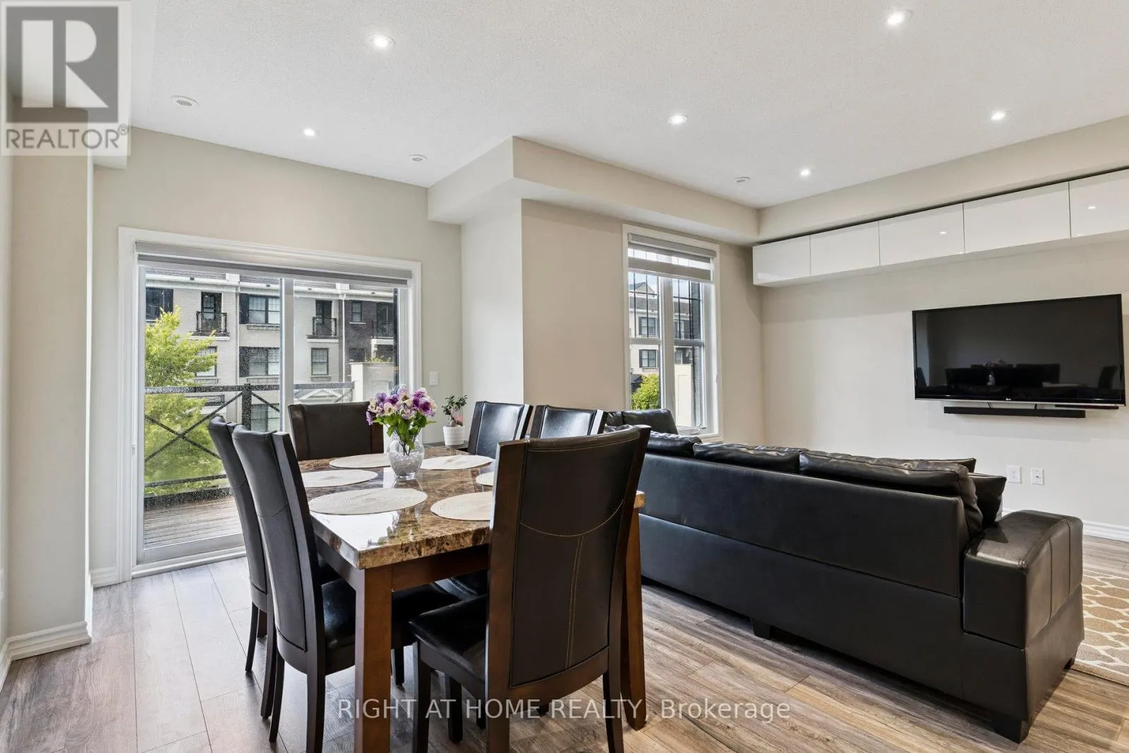 30 BOADWAY CRESCENT