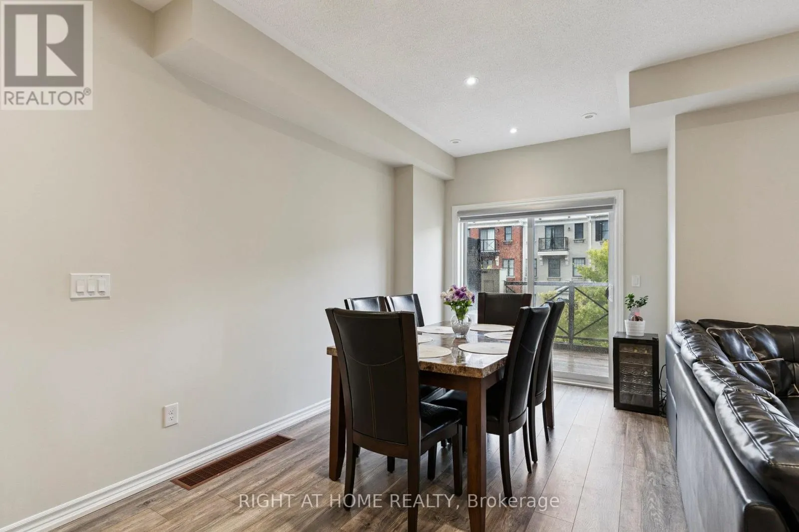30 BOADWAY CRESCENT