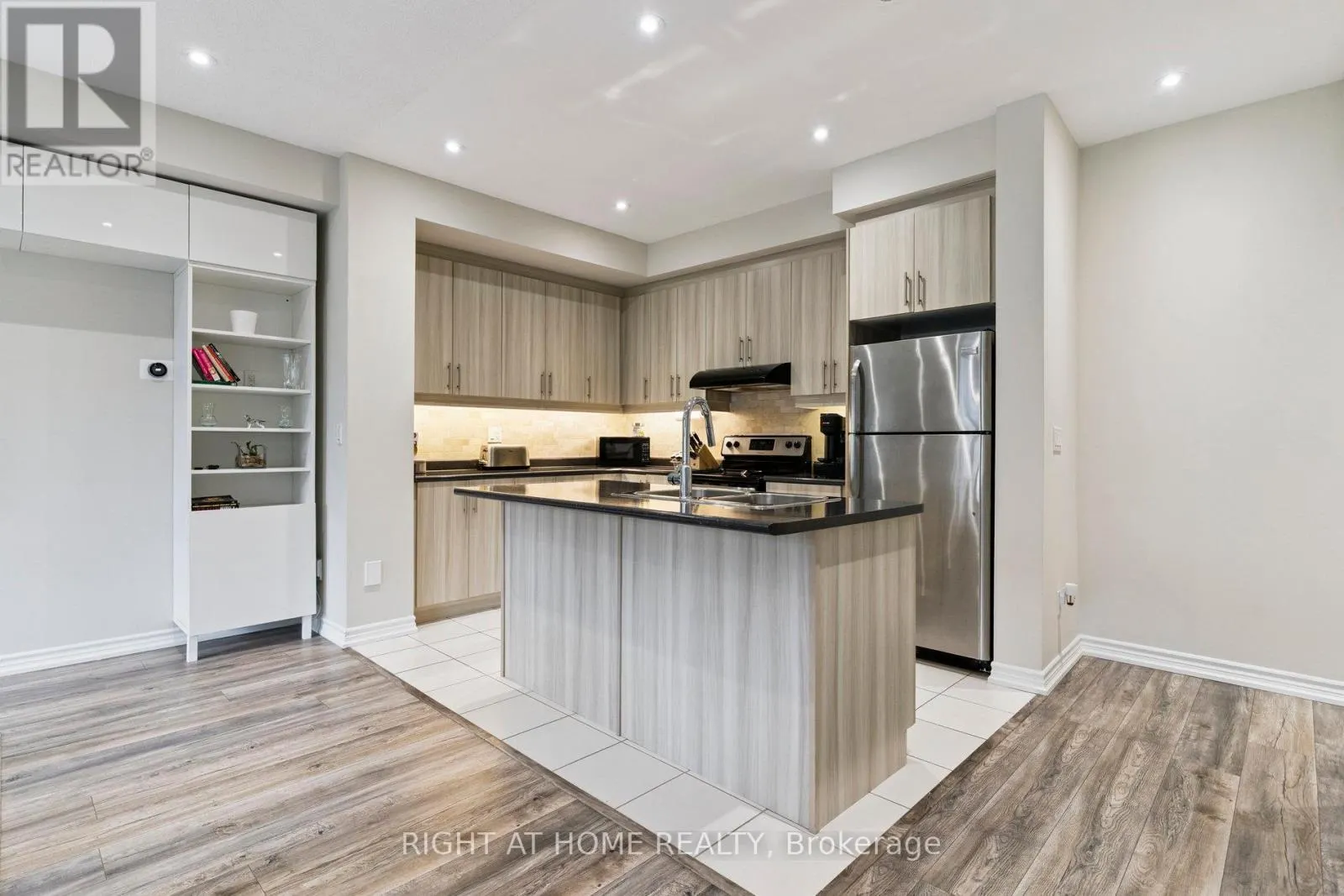 30 BOADWAY CRESCENT