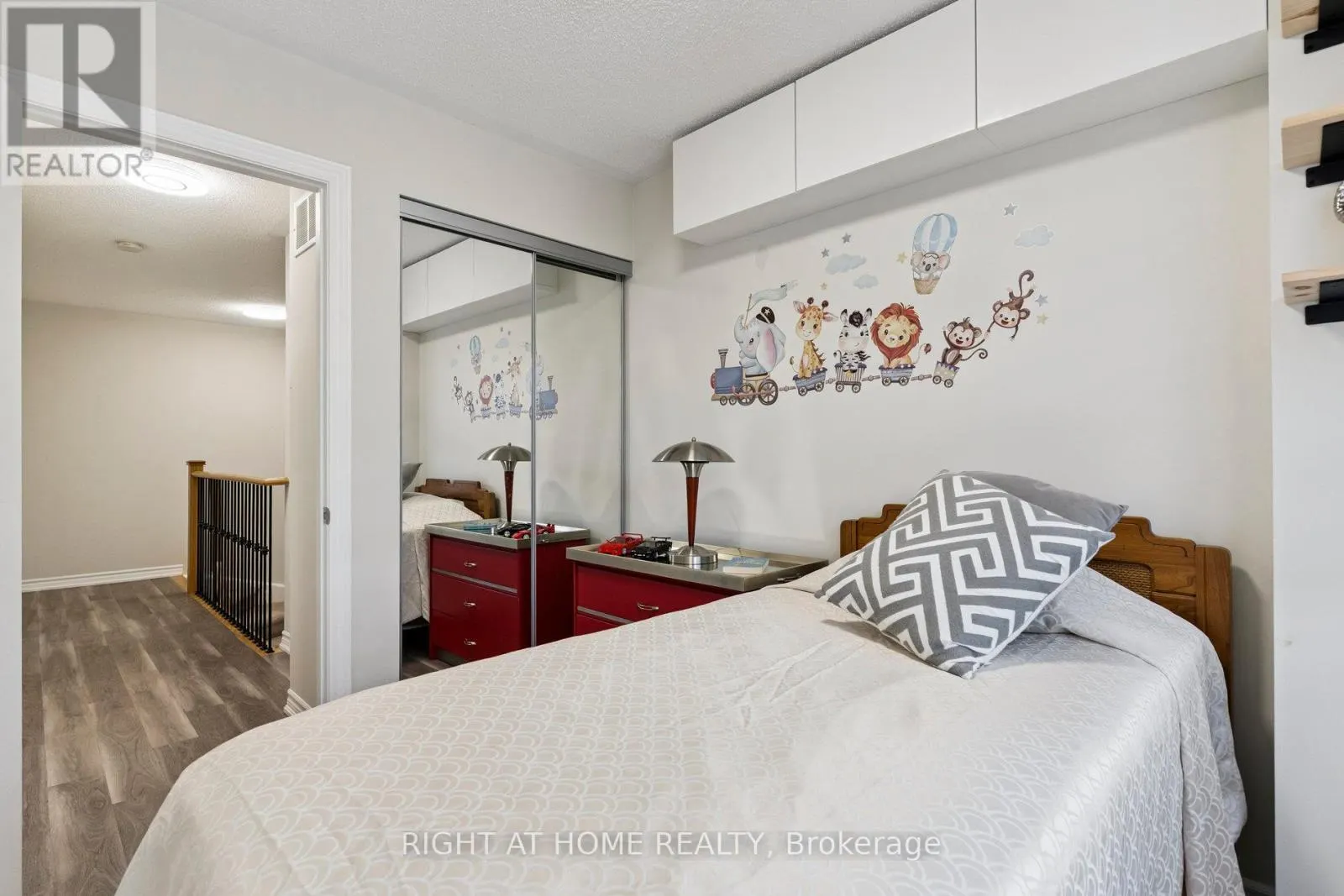 30 BOADWAY CRESCENT