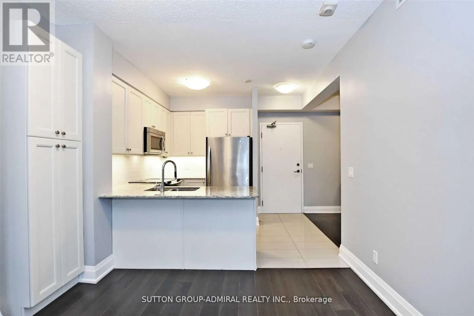 405 - 8302 ISLINGTON AVENUE