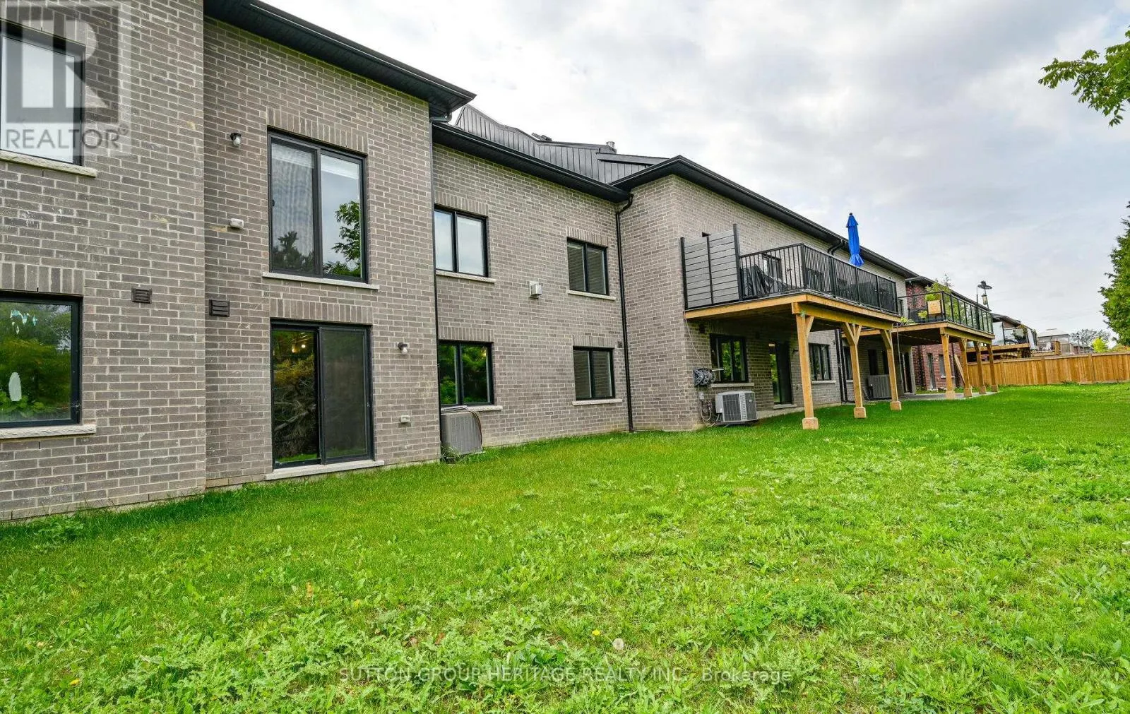 25 BALLINGER WAY