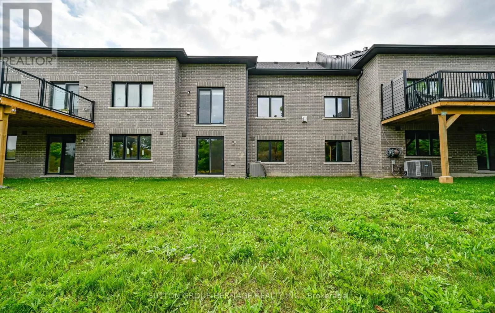 25 BALLINGER WAY