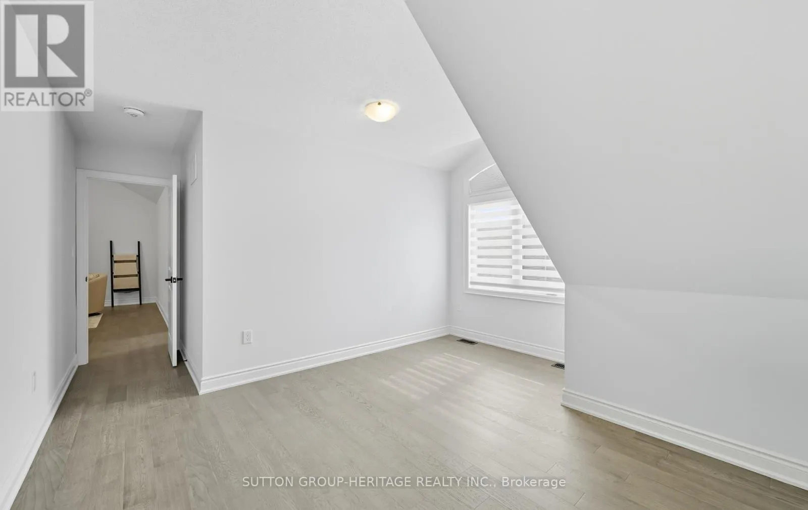 25 BALLINGER WAY