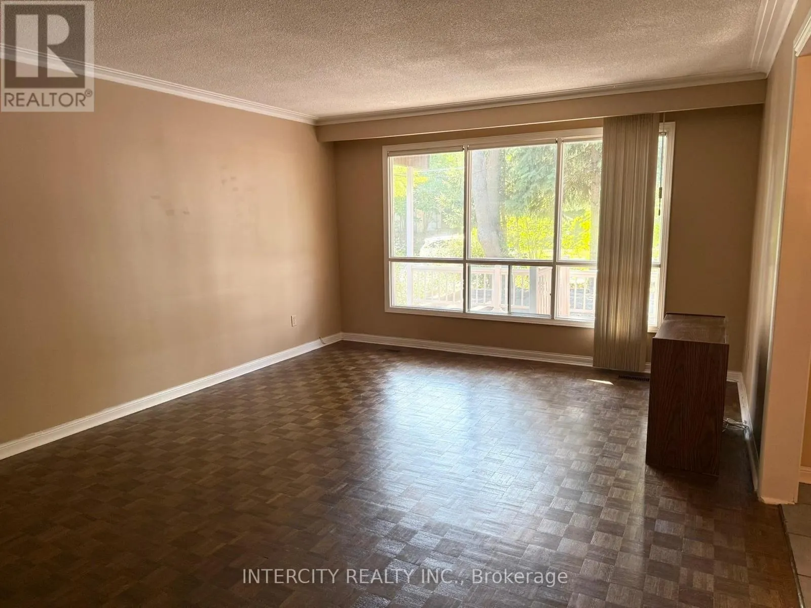 MAIN & 2ND FLR - 18 GLEN CAMERON ROAD