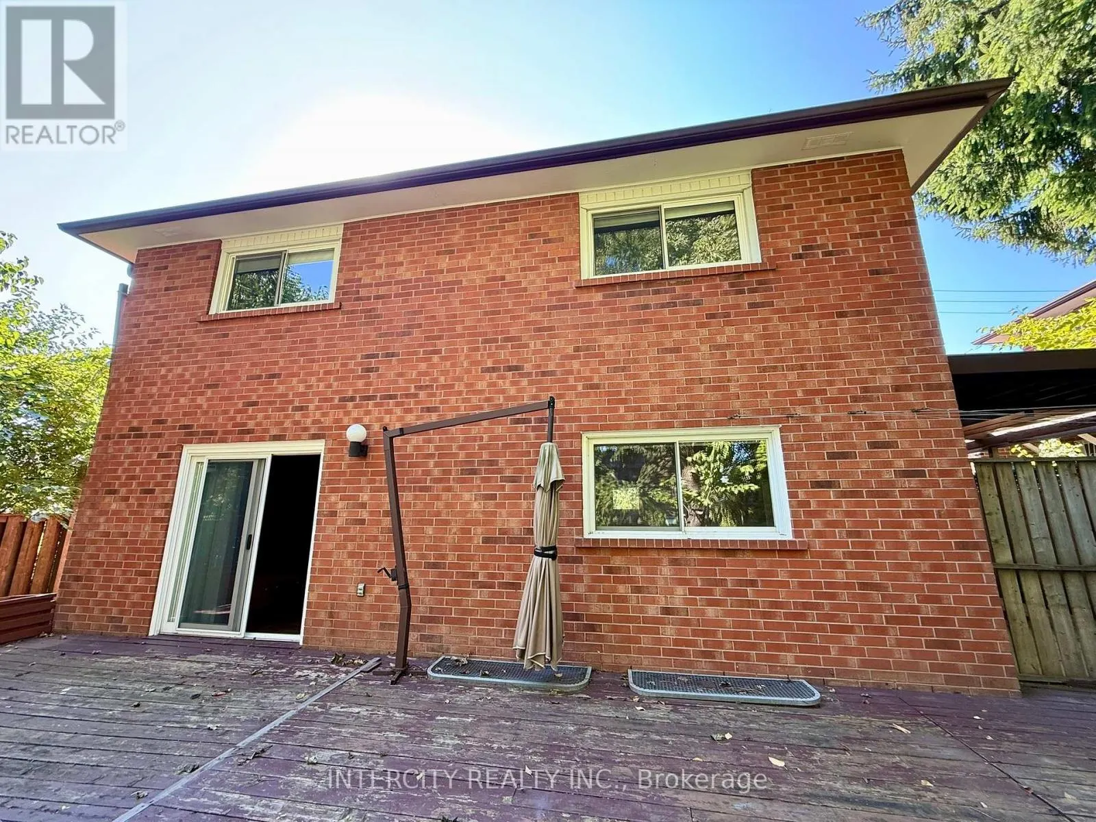 MAIN & 2ND FLR - 18 GLEN CAMERON ROAD
