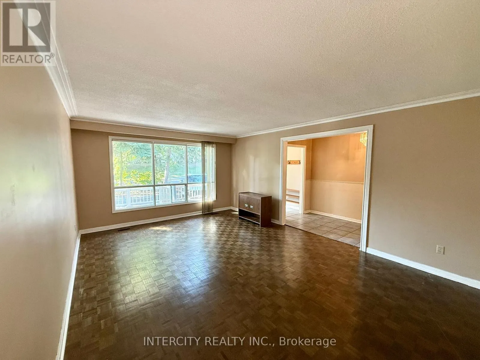 MAIN & 2ND FLR - 18 GLEN CAMERON ROAD
