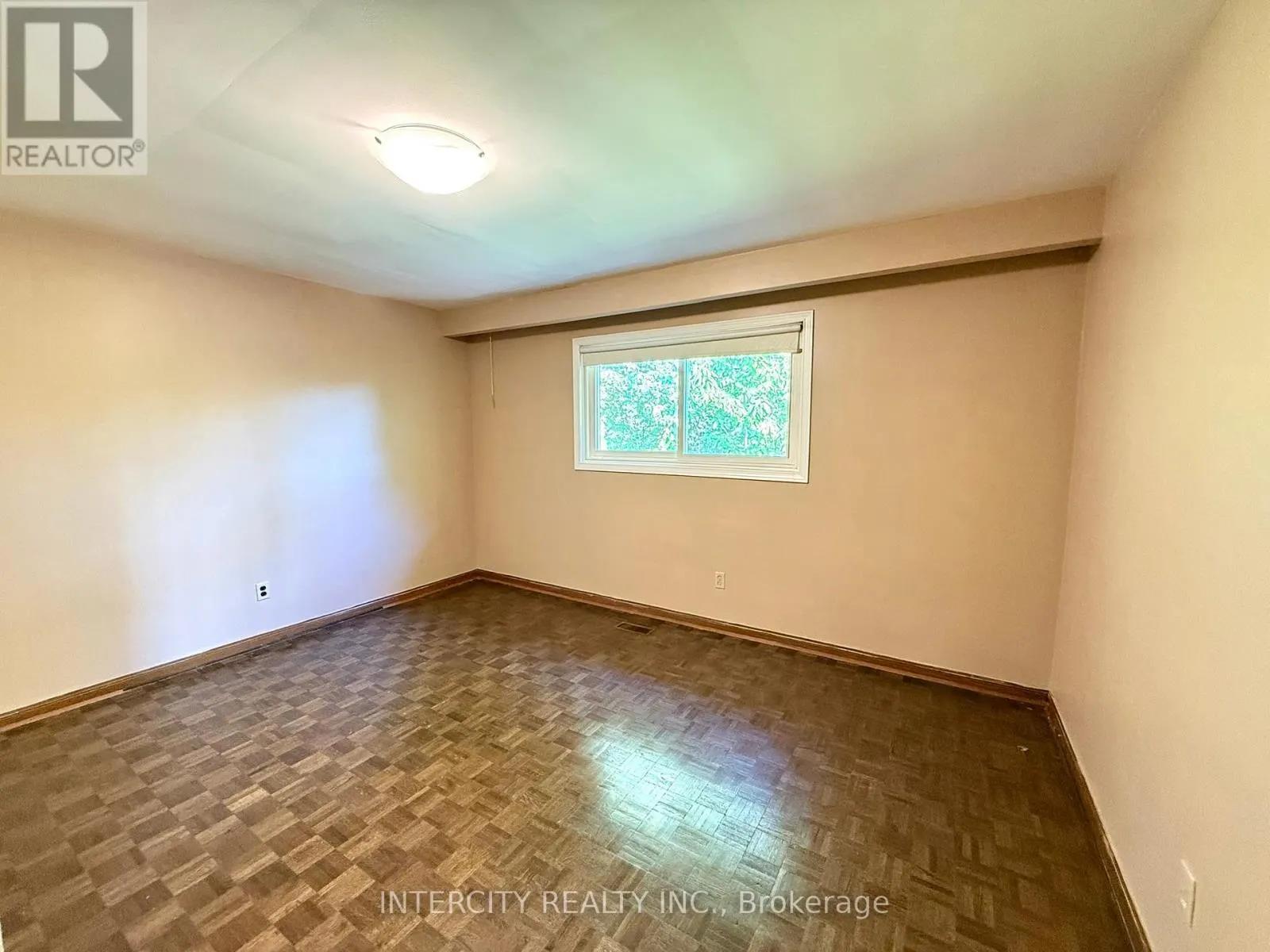 MAIN & 2ND FLR - 18 GLEN CAMERON ROAD