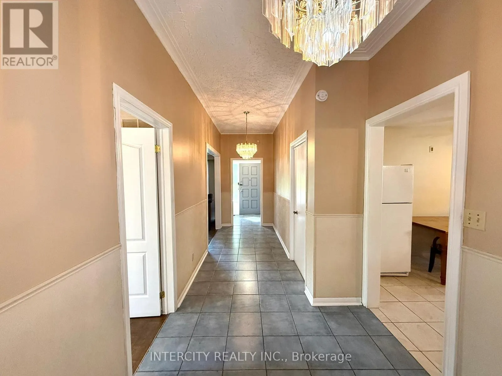 MAIN & 2ND FLR - 18 GLEN CAMERON ROAD