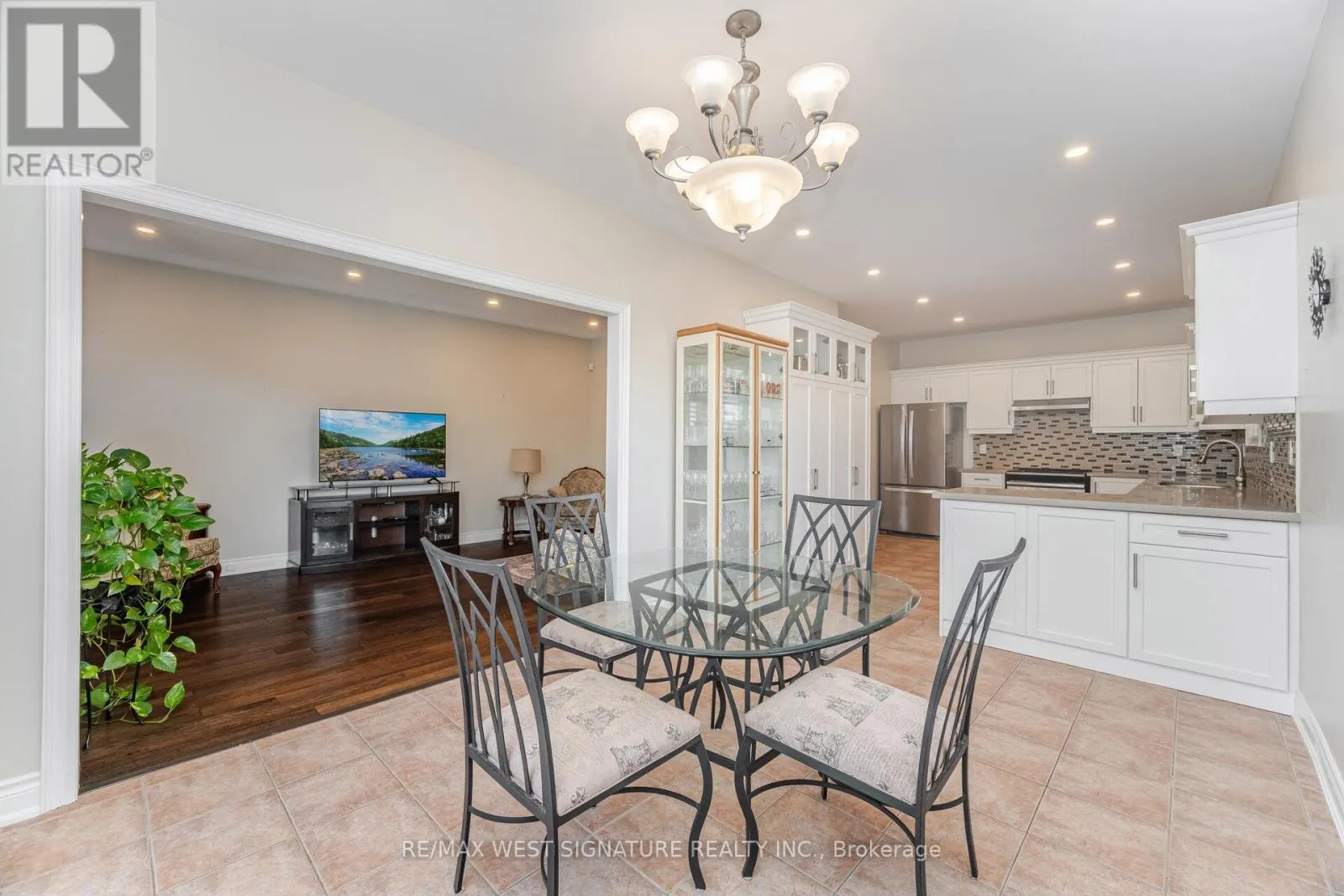 107 CUPOLA CRESCENT